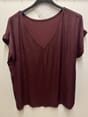 MO5003-400_Rel MO5003 - BASIC V-NECK TSHIRT - 400 BORDEAUX - Extra 2.jpg