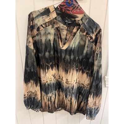 ML1723 ML1723_Moss_Green_tinne_Blouse.jpg