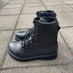 New Feet Boots With Zipper Black Leather
