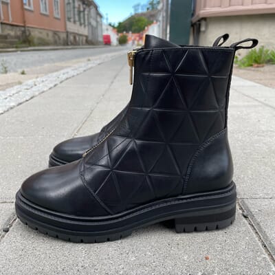 CS7054 CopenhagenShoes_Moonlight_Leather_Boots_1.jpeg