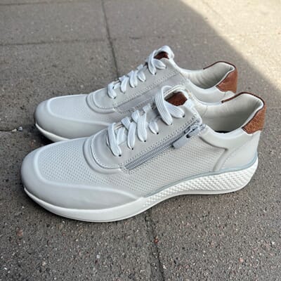 225040Q30 Green comfort sneakers -1__jj.jpg